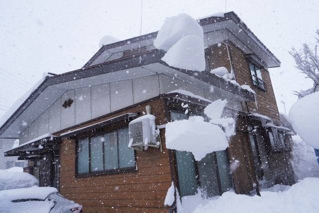 【相続した家、雪がある今こそ査定だけでもしておくべき理由】札幌市で不動産売却をご検討の方は不動産売買センター札幌専門店